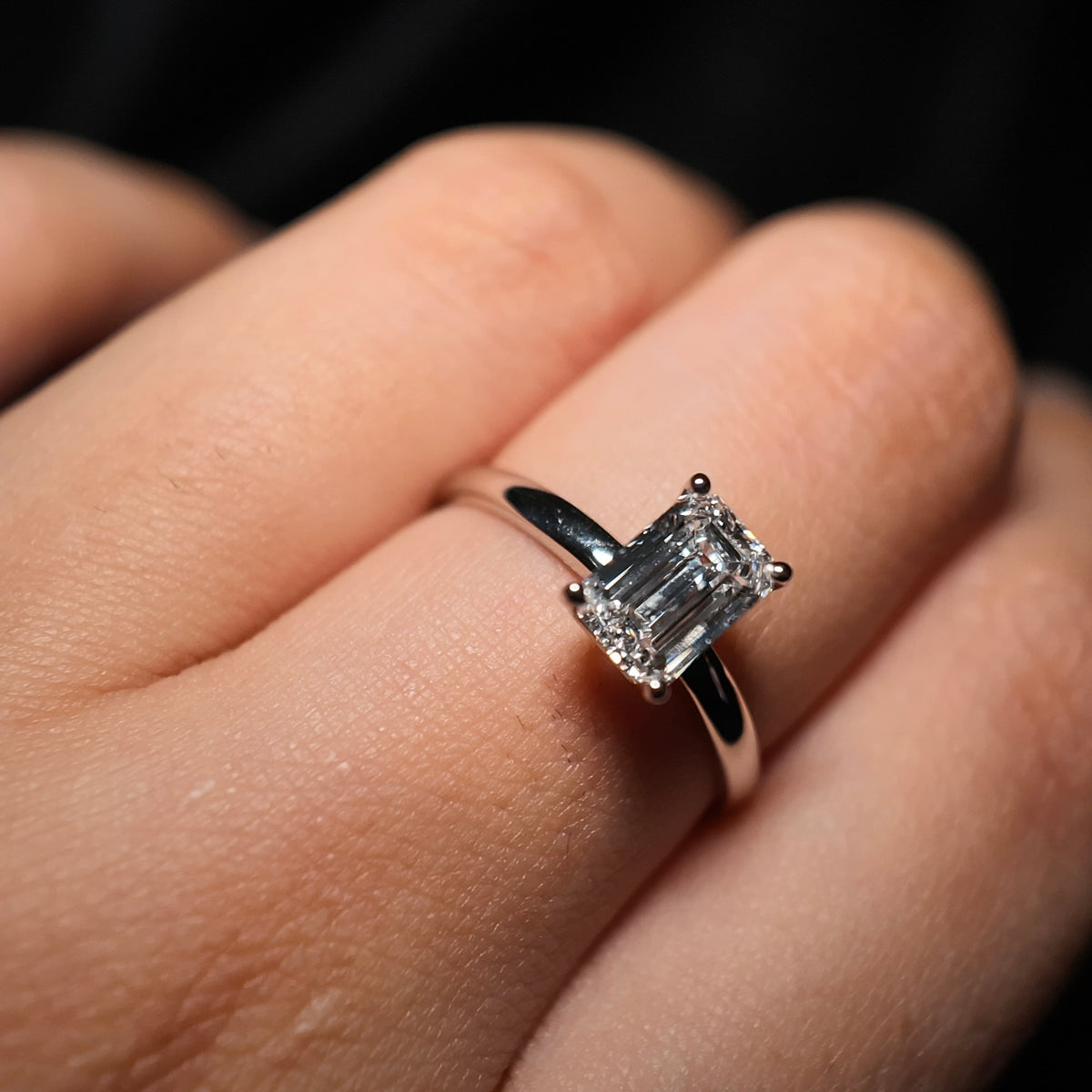 1ctエメラルドカットラボリング<br>1ct Emerald-Cut Lab-Grown Diamond Ring